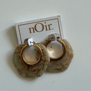 nOir Jewelry Gold and Cream Hexagon Earrings
